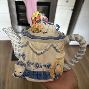 Vintage Avon Blue Rose Collection Cat Teapot.